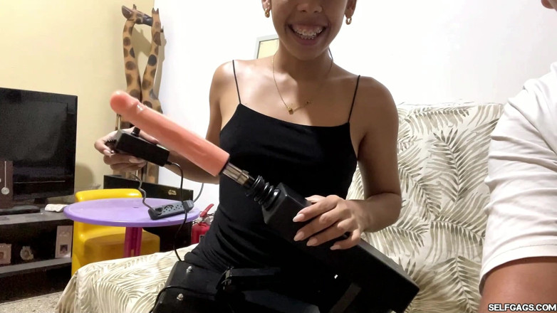 Selfgags Latina Bondage: เราซื้อเครื่องเย็ด!