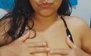 Solasexy: Mädchen spielt mit ihren schönen brüsten