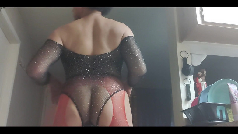 KNKY Bee: Podłączony tyłek