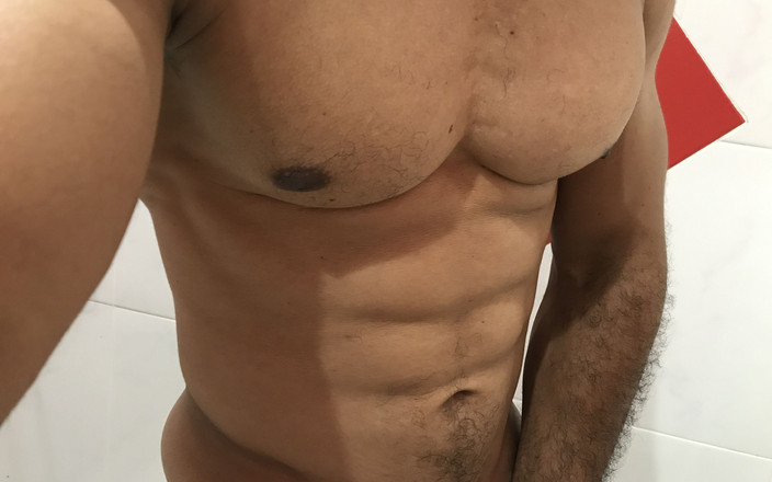 Mega porno Latino: Handjob yang kaya sebelum mandi