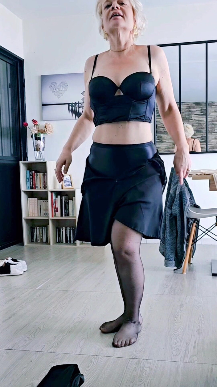 Sofy13: Я люблю сексуальное нижнее белье и красивые наряды