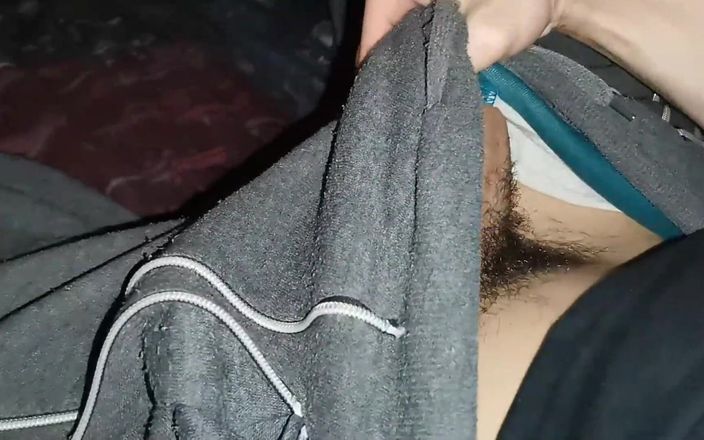 Beauty doll Belle: Een krachtige penis stroomt overvloedig naar het geluid van de...