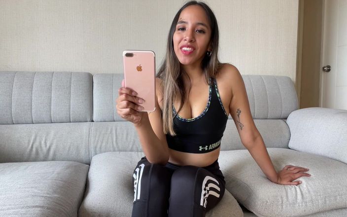 Goddess Alexa femdom: 继妹汗袜暴露玩的边缘