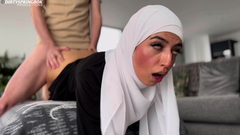Aaliyah Yasin: Mucama musulmana pilla a su jefe masturbándose