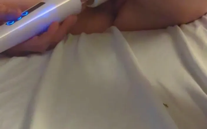 Richelle Rose: 4K Solo Close up Masturbating with a Wand and Cumming...