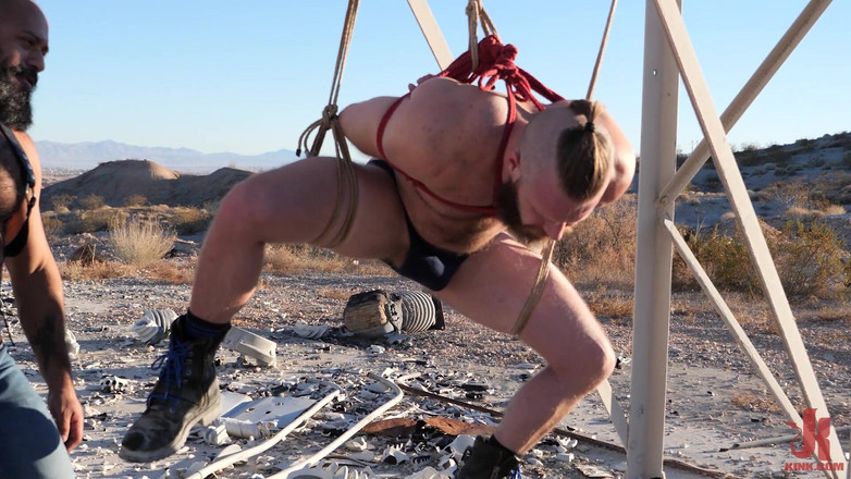 Kinky Bites Gay: Desert Edge: Leo Forte și Brian Bonds