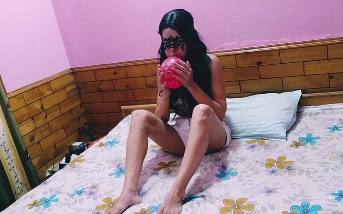 Bolly Karma: 彼女のセクシーな女の充填風船に私のペニスを突き刺したい