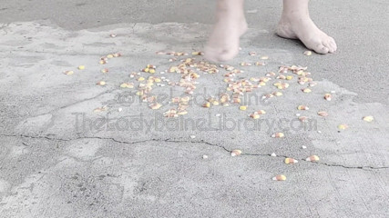 TheLadyBaine: SSBBW bosé demoness candy corn drcení