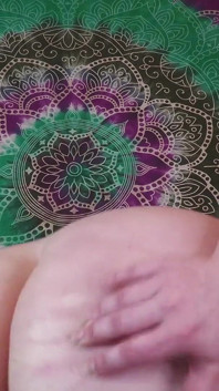 Palcami mojego ciasnego małego dupka, podczas gdy mnie czcisz