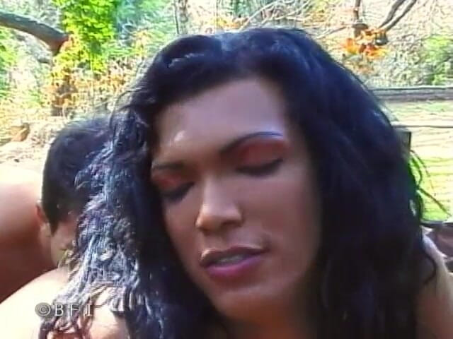 Ladyboy Paradise: Jongens en poppen 6 -2 scènes in 1