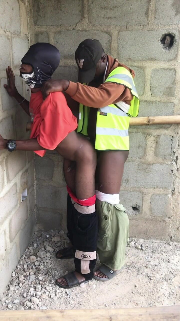 Sexylary: Comment un beau-père emmène son beau-fils à l’usine