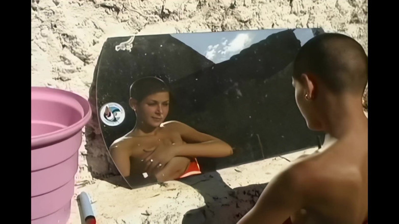 Lesbian Illusion: Claudia Demoro Con Le Sue Brutte Abitudine