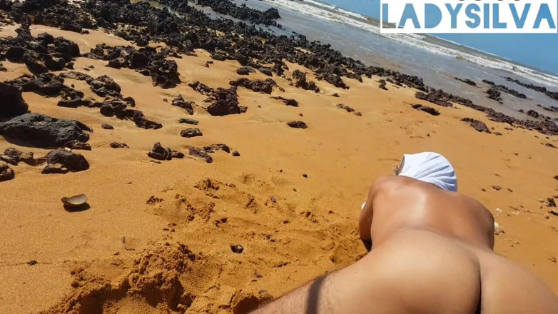 Ladysilvas: Ladysilva desnuda en la playa qué culo caliente para follar