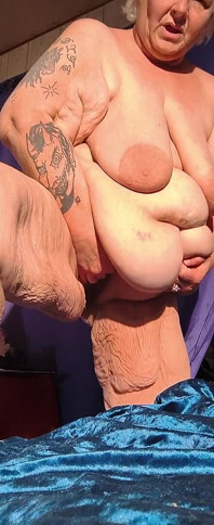 Bu porno yıldızı yeni bir kamera ışığı aldı seni az önce heyecanlandıracak