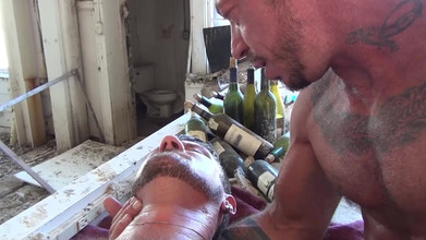 SEXUAL SIN GAY: 창고에서 서로의 엉덩이를 따먹는 두 명의 근육질 덩어리 - 씬 1