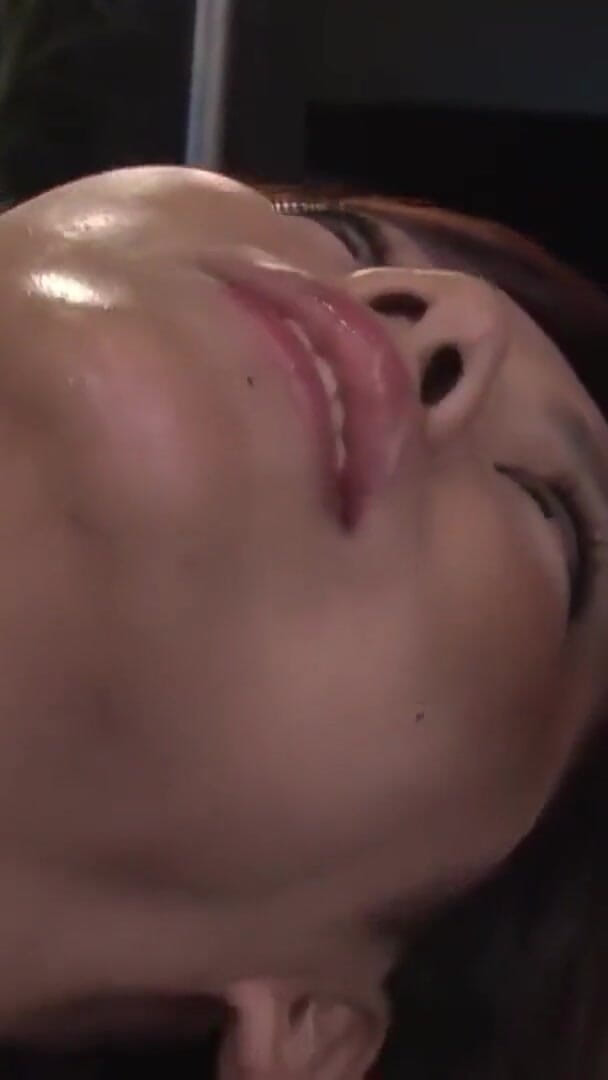 J-Cams: 그녀의 저항을 녹이는 아로마 오일 마사지 끝없는 괴롭히는 가장자리 넘어 그녀를 밀어 3 부