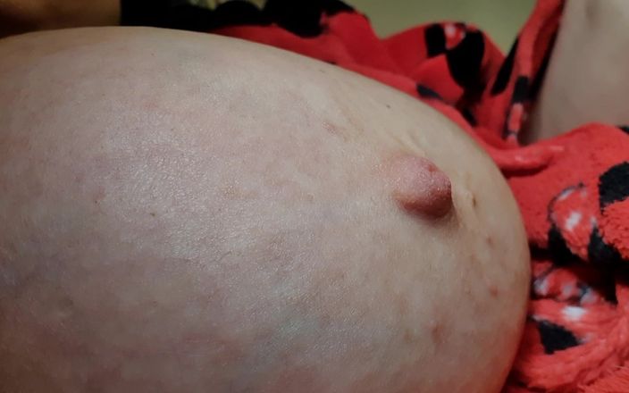 JJ Jewel BBW: Geile bBW spielt mit 36jj möpsen &amp;nippeln