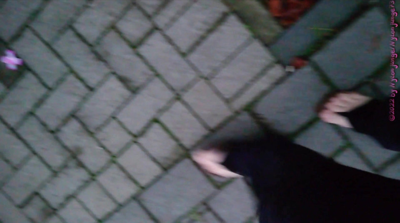Carmen_Nylonjunge: Bosá na skládku odpadků