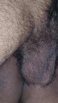 Moje desi manželka mě ani nenechá jít na postel. Lízám kundičku sexy indické vesnické manželky