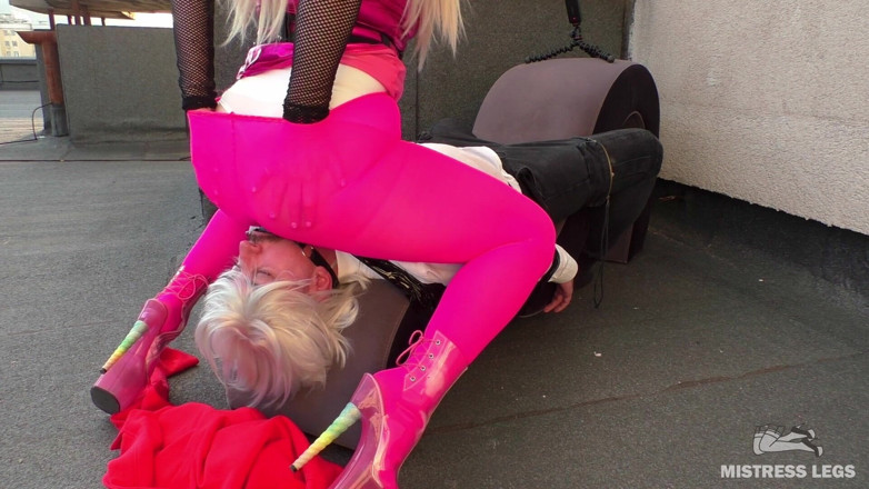 Mistress Legs: Cur intens pe acoperiș din nailon călărire șef doamnă non-stop macină...