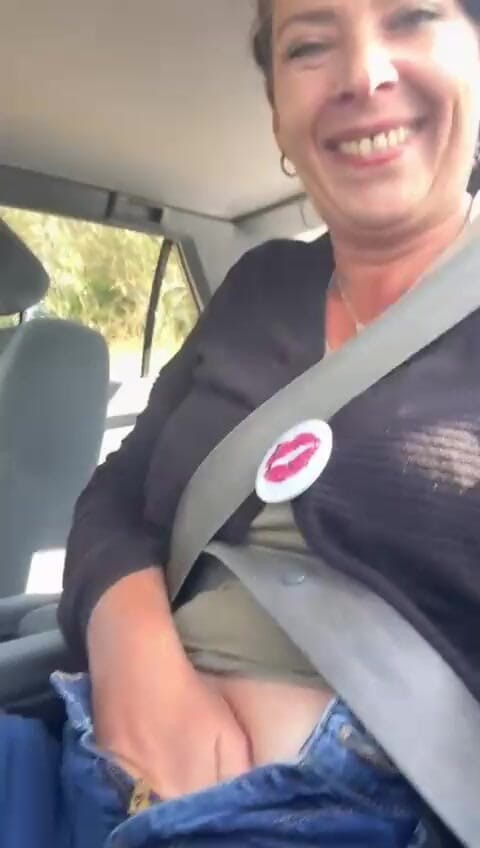 Lilith Camille: 나는 너무 발정났고, 나는 나 자신을 오기 위해 길가로 당겨야했다.