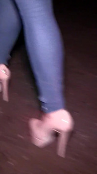 Sexy teen hanna Shaw geht auf ihre erste dogging-mission und bekommt ihre titten mit sperma bedeckt