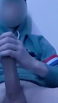Young Streamer with an Amazing Cock!
