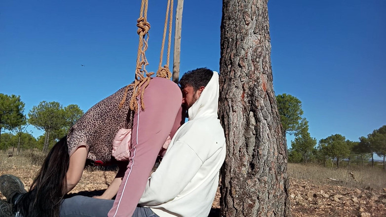 fartingclub01: Pruttar i hans ansikte medan jag krossar det mellan min...