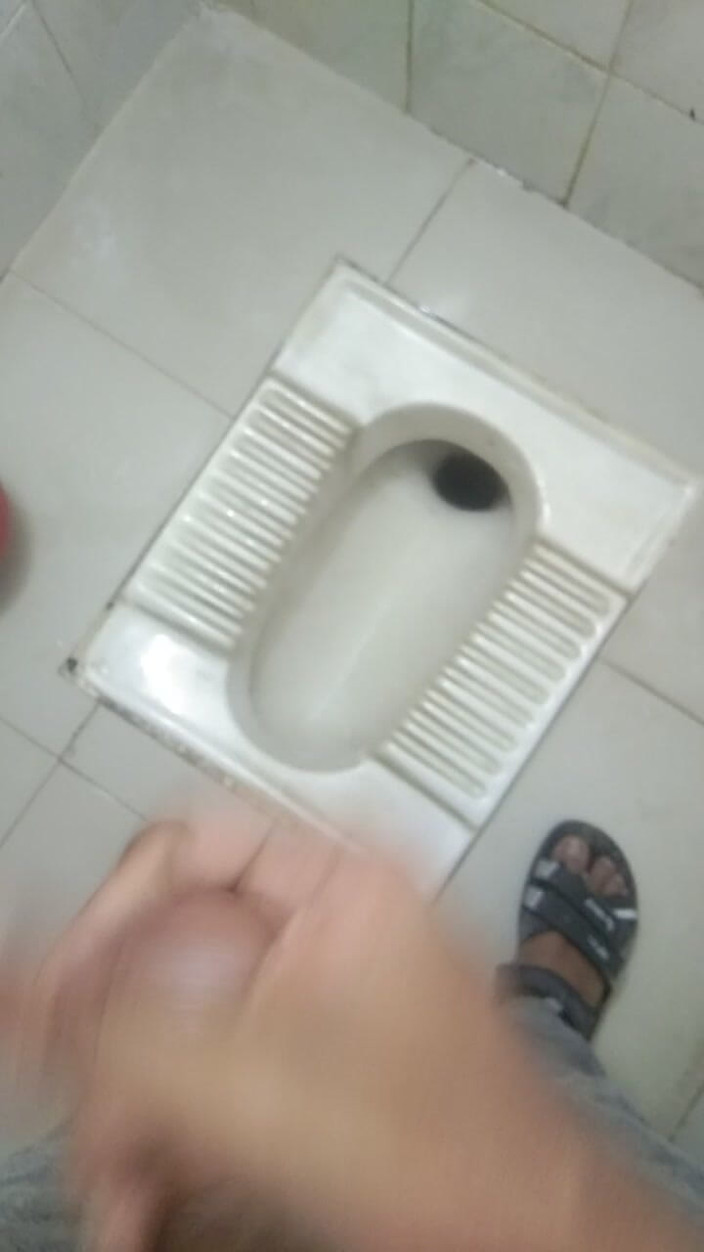 Viral_tiktokar: I Went to the Office Bathroom and Beat Myself up
