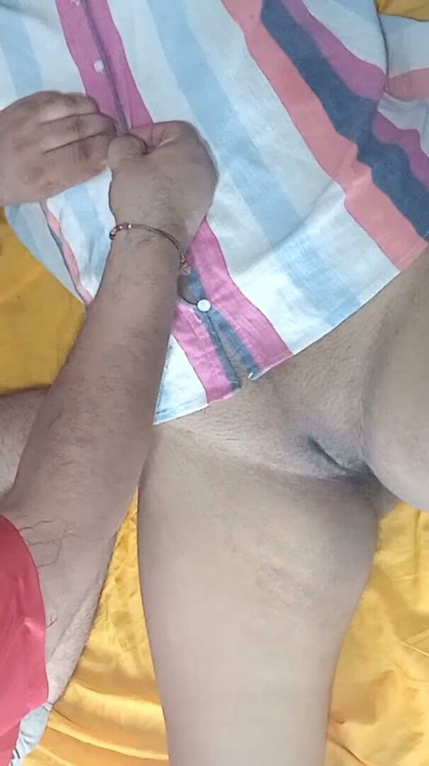 AnnielLo: Hot Babe Gets Fingered Until She Squirted Hard