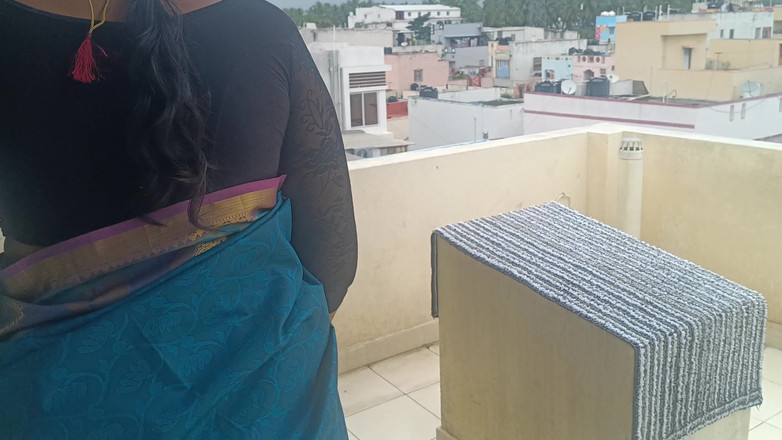 Inba: Nachbarin, verheiratete frauen, die struktur in treppe zeigen