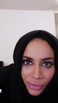 Bystig arabisk tonåring Victoria Juni fusk på mannen