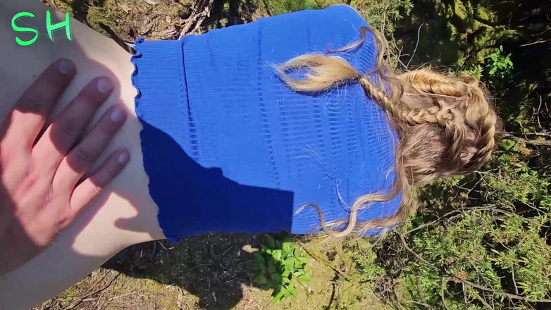 Stefan Hartmann: ブロンドのビッチが森で牽引され、セックスされた!