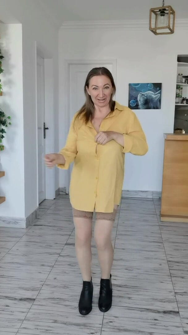 MariaOld: Striptiz ve BWC oyuncağıyla oynuyor