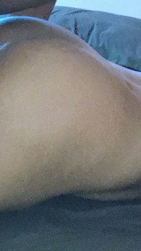 La sorellastra troia sveglia solo per fare sesso dal fratellastro arrapato