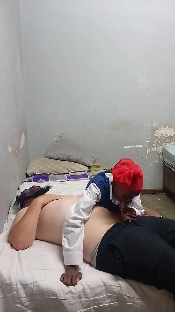 hothouse18xxx: Mahasiswi 18 tahun nyepong ayah tirinya sebelum kelas
