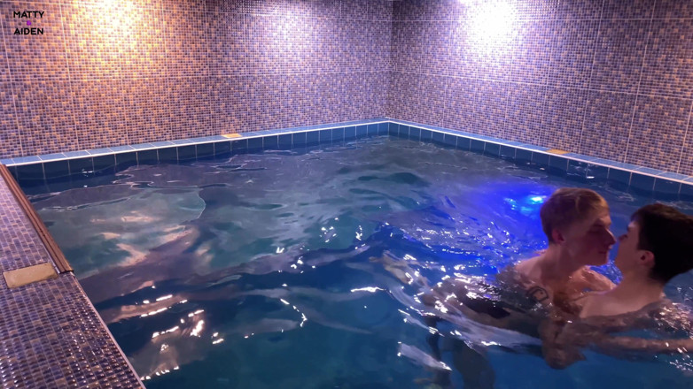 Matty And Aiden: Teenage twinks Matty and Aiden blowjob in the swimming pool