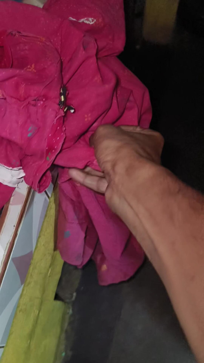 X videos: Irmão fodendo meia-irmã na cozinha