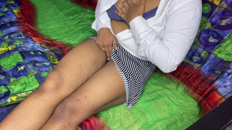 Angoori: Indiana fode sua buceta por um dedo