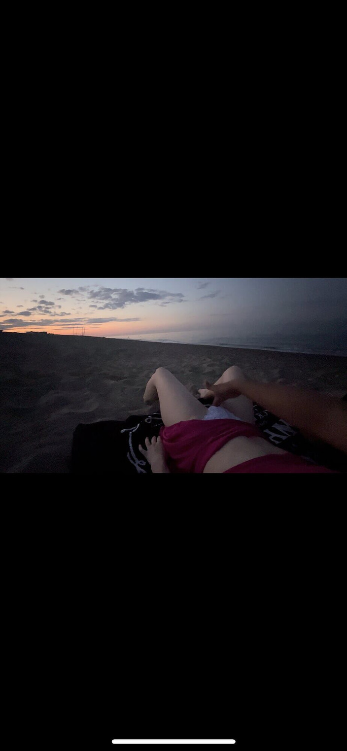 LeBonbonRose: Orgasme melancap di pantai di tepi laut!