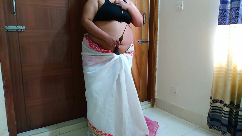 Aria Mia: La zia sexy gujarati fa sesso con il giocattolo del...