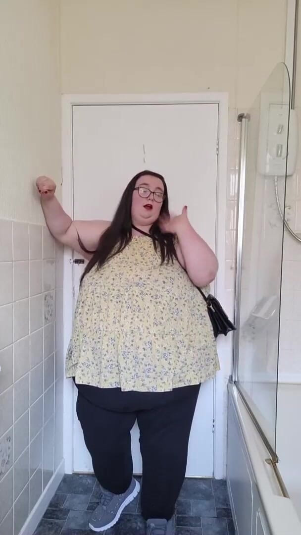 SSBBWLadyBrads: ГАРЯЧА ДІВЧИНА САММЕР ВСЕ ЩЕ ТУТ