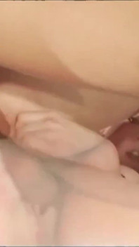 Si cewek hot rambut merah ini dientot habis-habisan sama dua kontol sekalian sampai lubang pantatnya menganga lebar