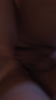 Blonde milf berijdt haar man totdat ze doorweekt is in sperma
