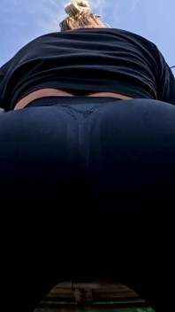 Pierdzenie na zewnątrz: Czarne legginsy Edition