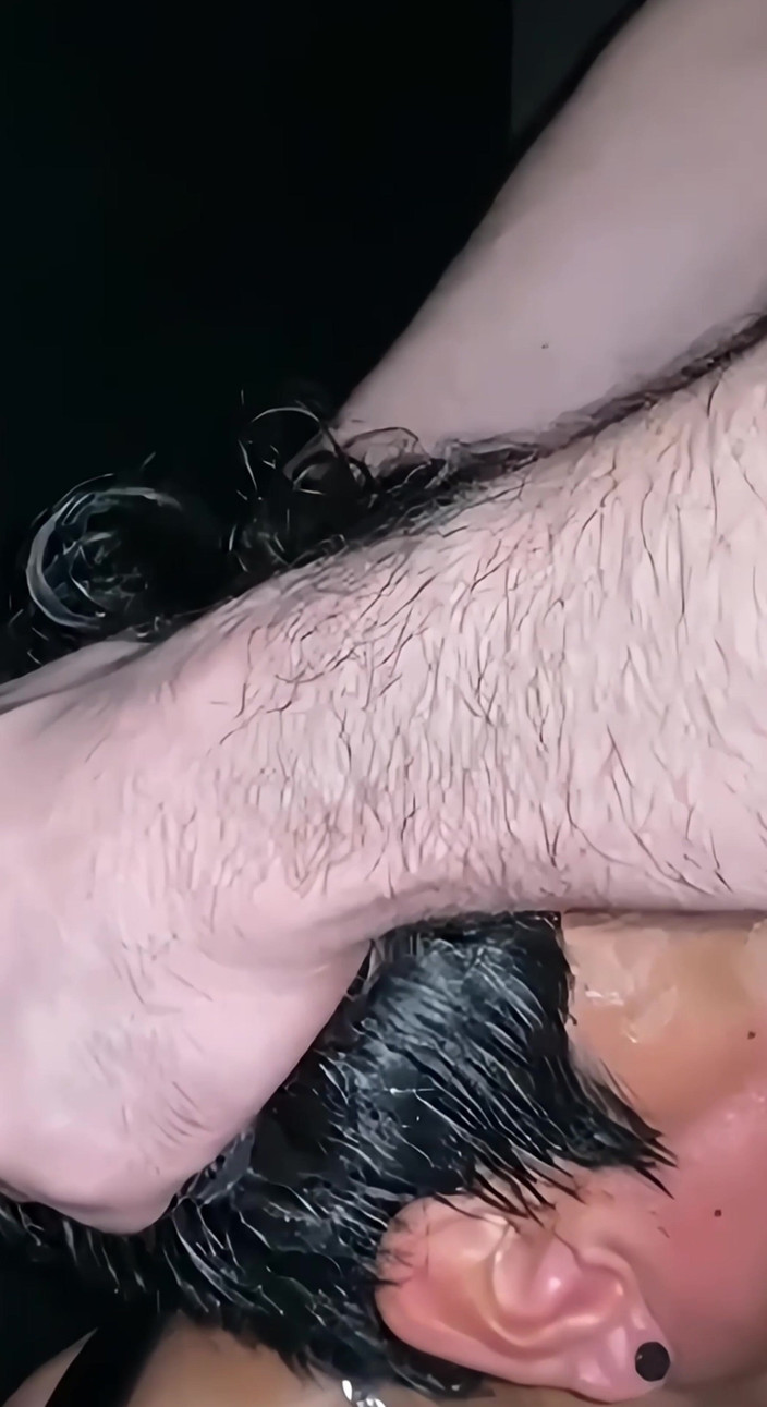 deepthroatec: Стоя на коленях, чтобы угодить своему хозяину