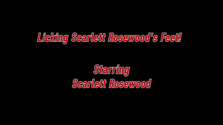 Fucked Feet: Scarlett Rosewood's voeten likken!