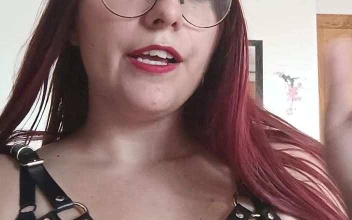 Softbrattypuppy: La padrona tedesca ti ordina di succhiare il cazzo e...