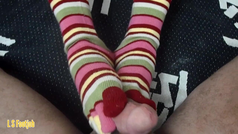 Footjob life style: Amateur-freundin in heißem sockenjob, pOV