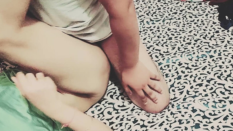 Roobi sharma: 苗条女孩与继兄弟发生性关系